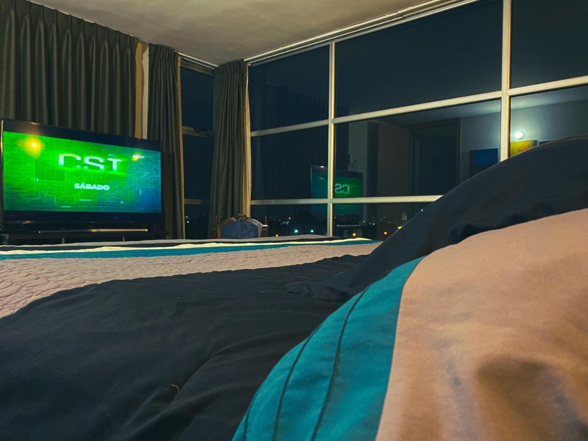 2 Rooms, 1 King Size Bed, 64" Smart Hdtv 危地马拉 外观 照片